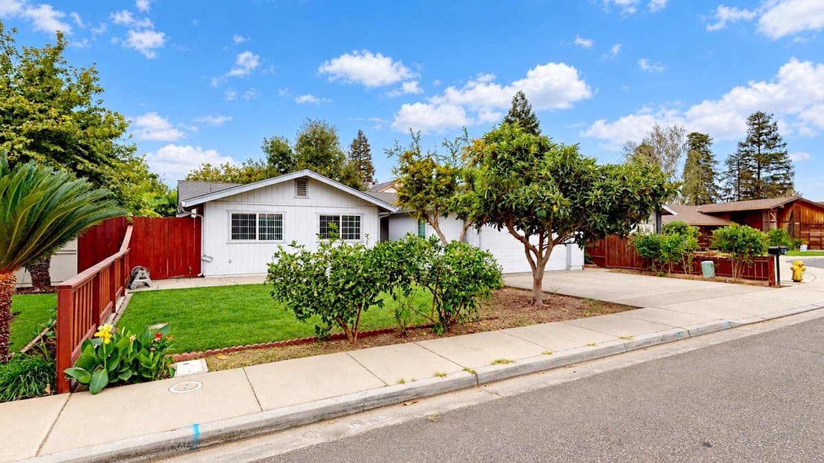 2525 Hampton Way - Photo 3