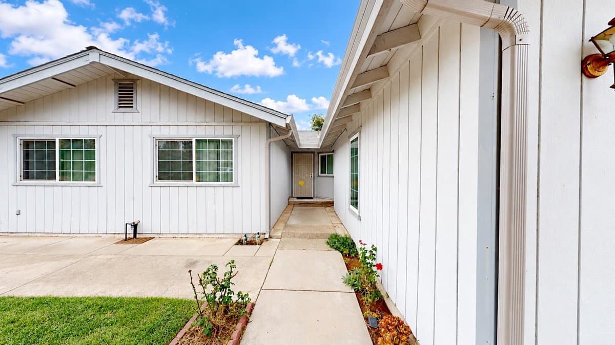 2525 Hampton Way - Photo 4