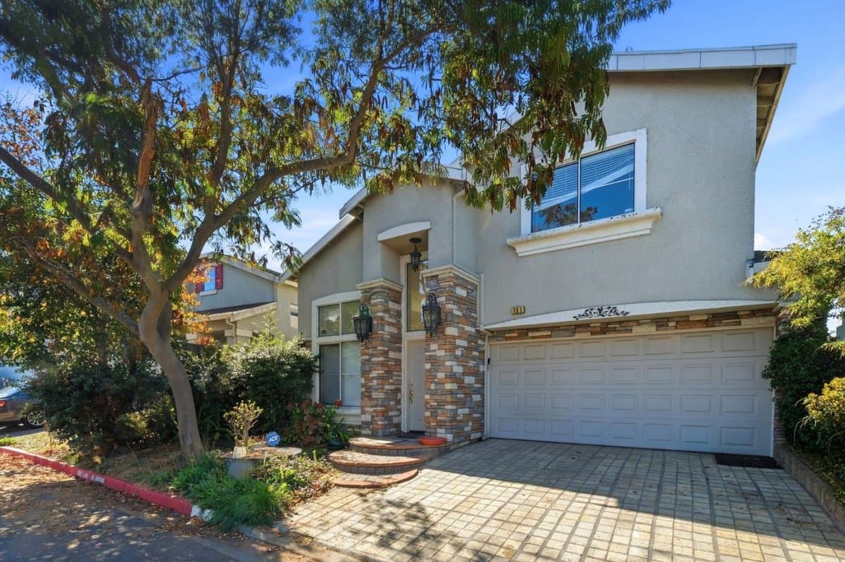 151 Wellington Place - Photo 3