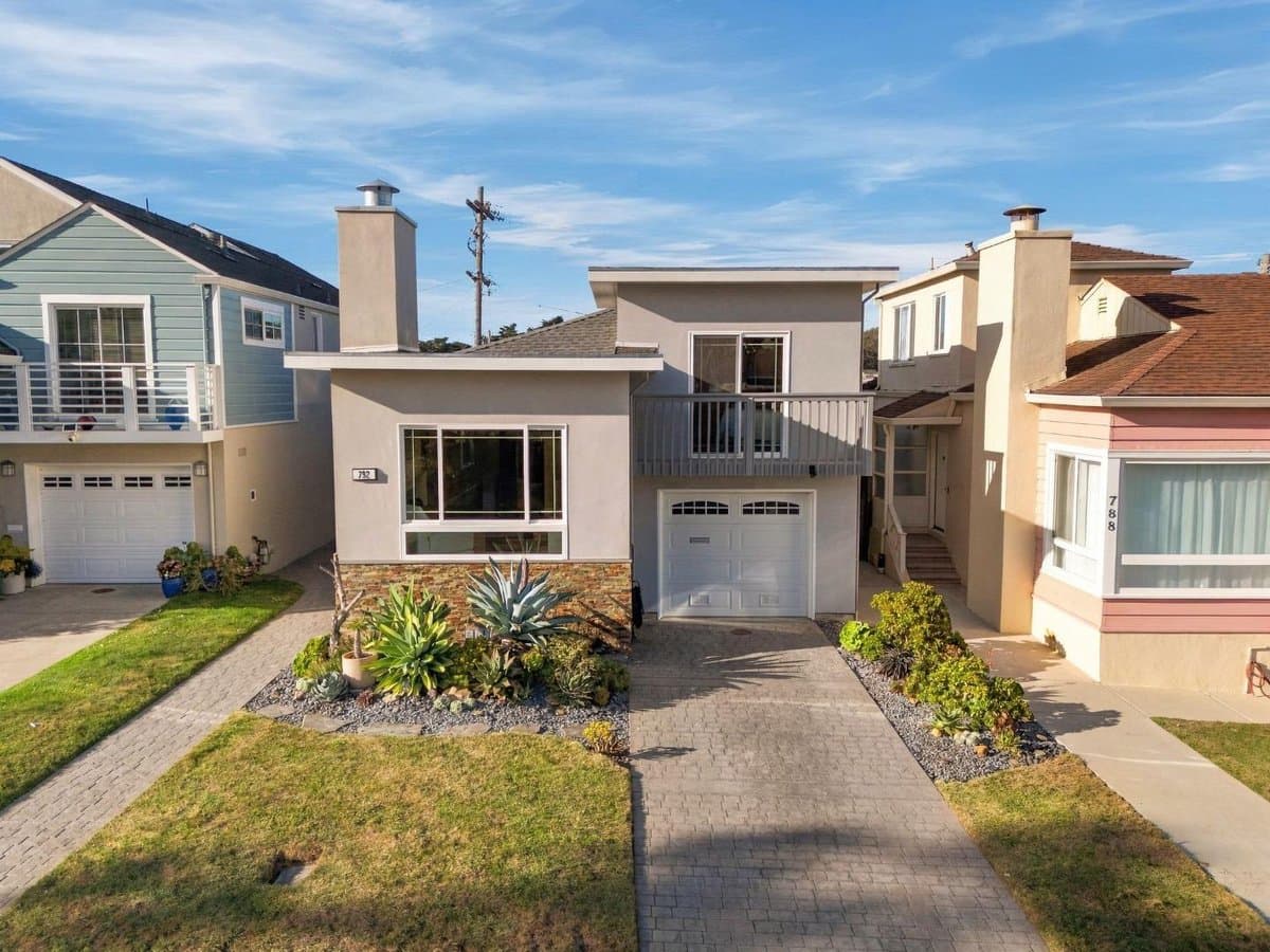 792 North Mayfair Avenue - Photo 1