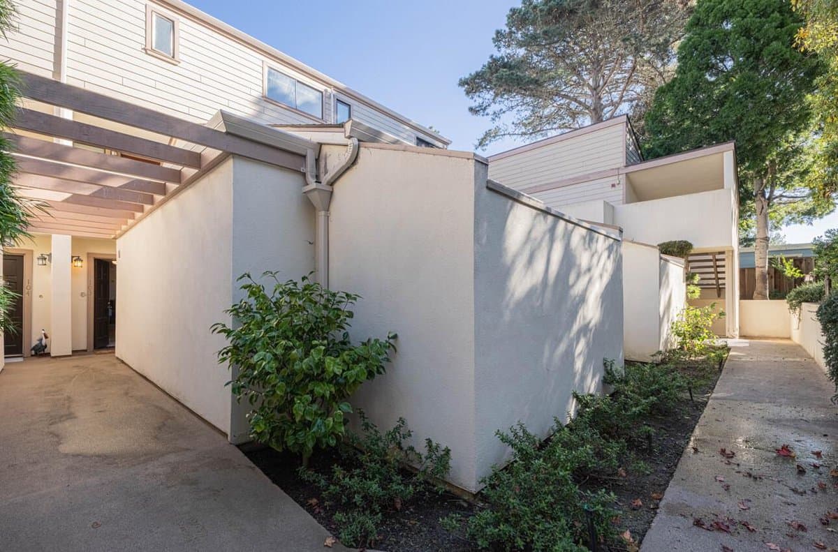 585 Hawthorne Street #103 - Photo 4