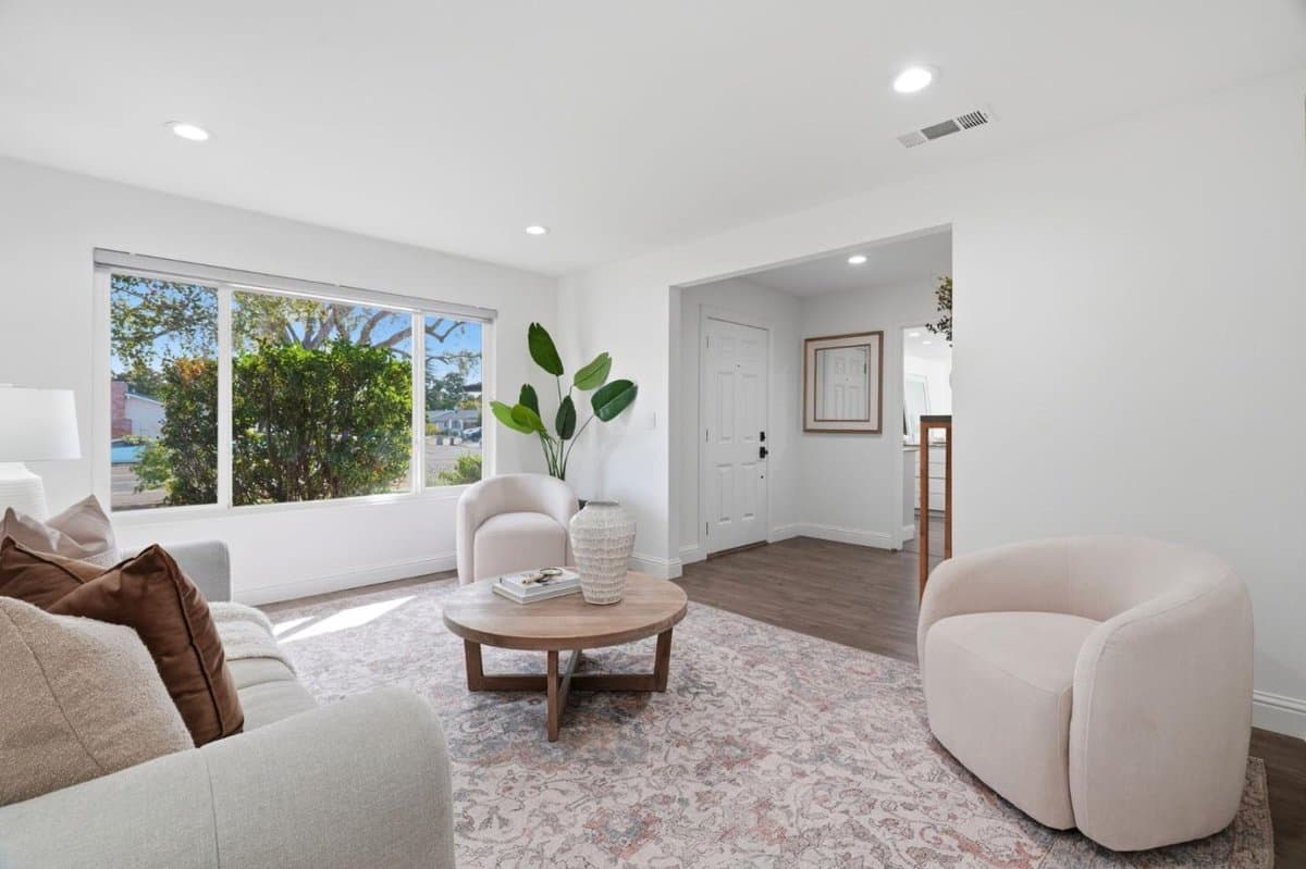 5917 Snell Avenue - Photo 2