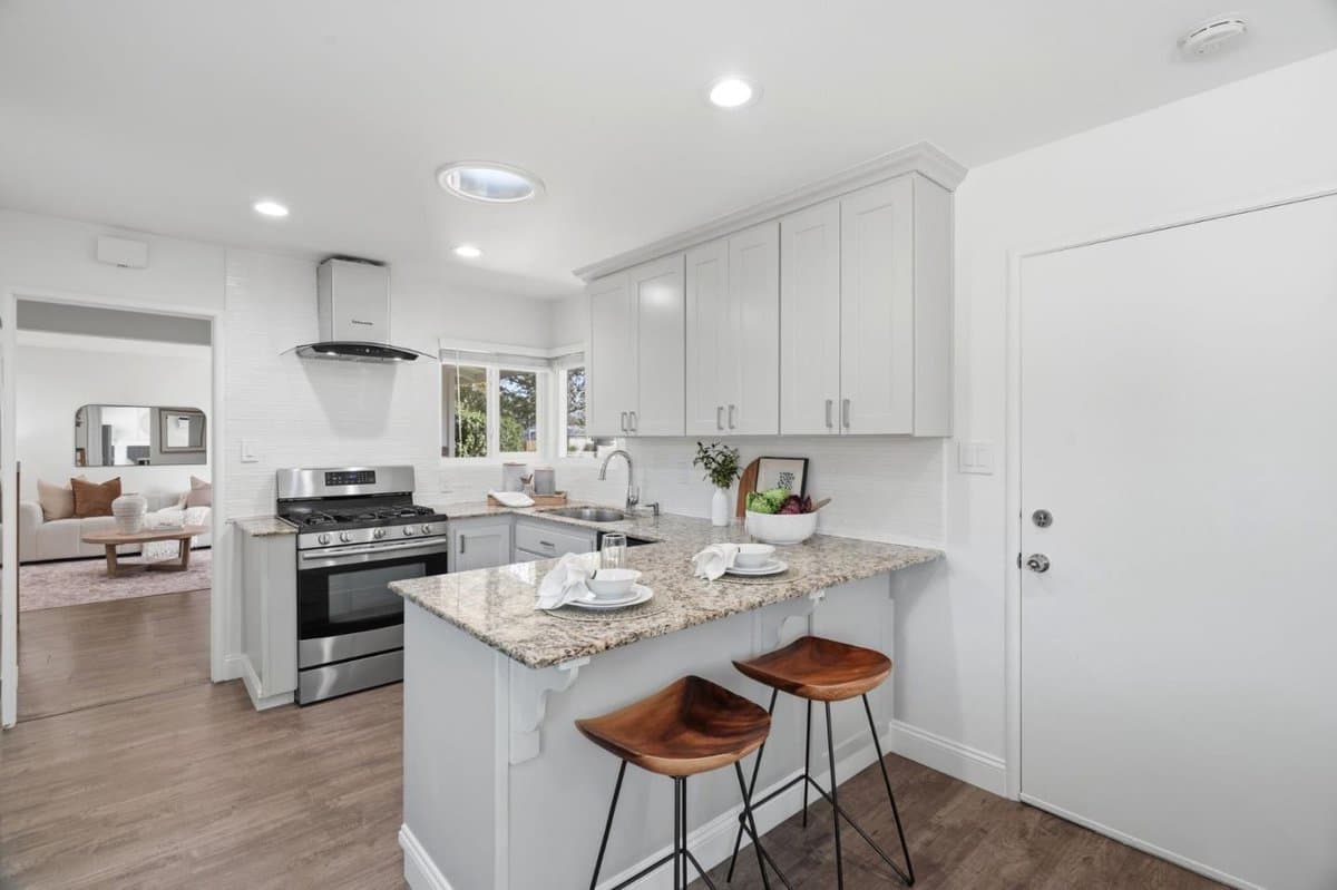 5917 Snell Avenue - Photo 3