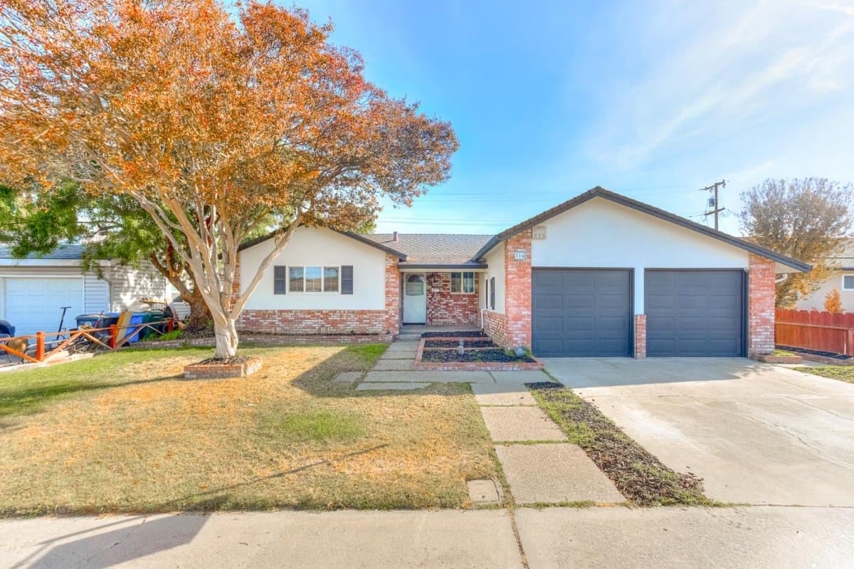 316 Charles Avenue - Photo 1