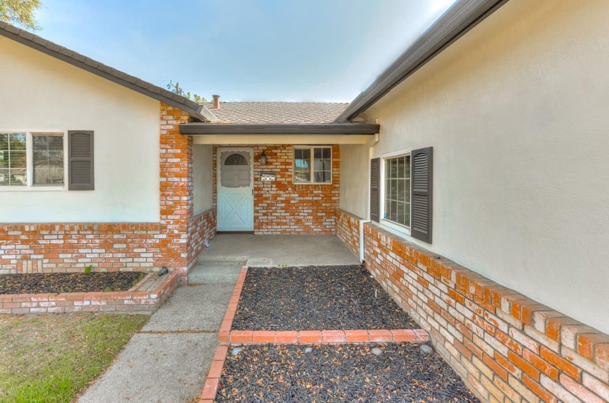 316 Charles Avenue - Photo 4