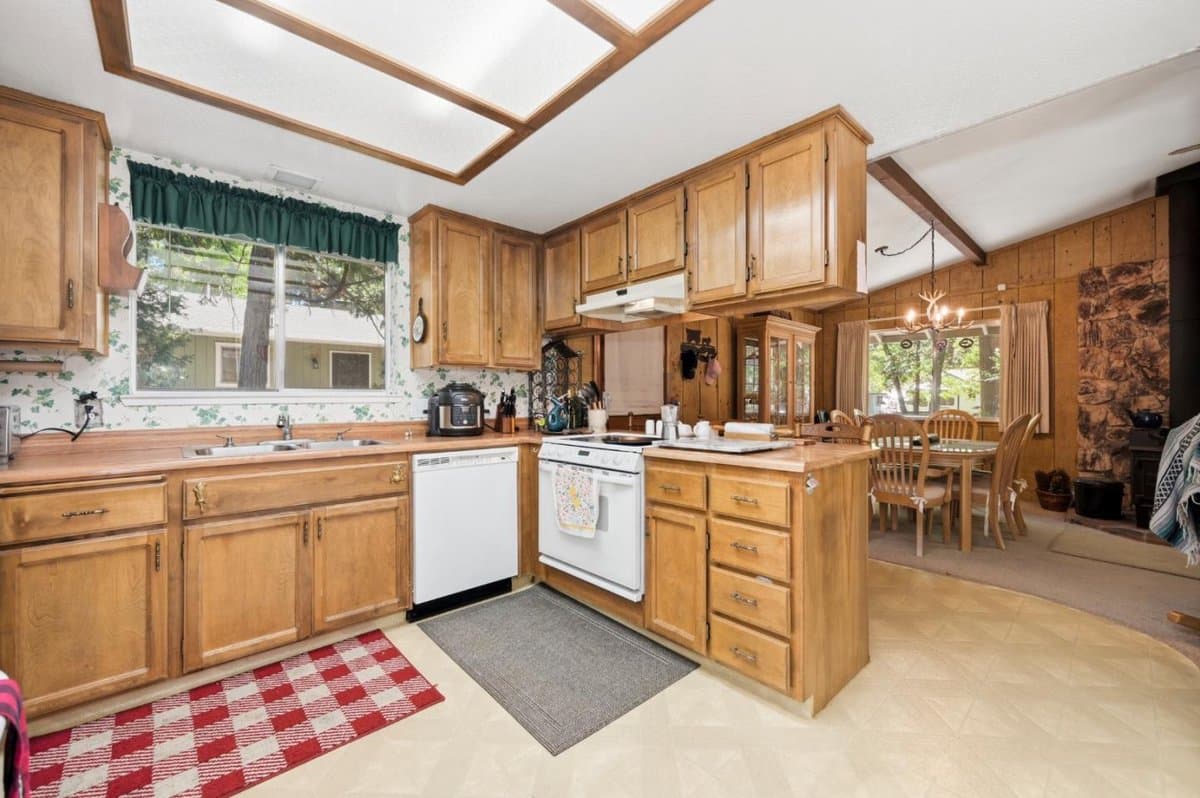23035 Strauch Drive - Photo 2