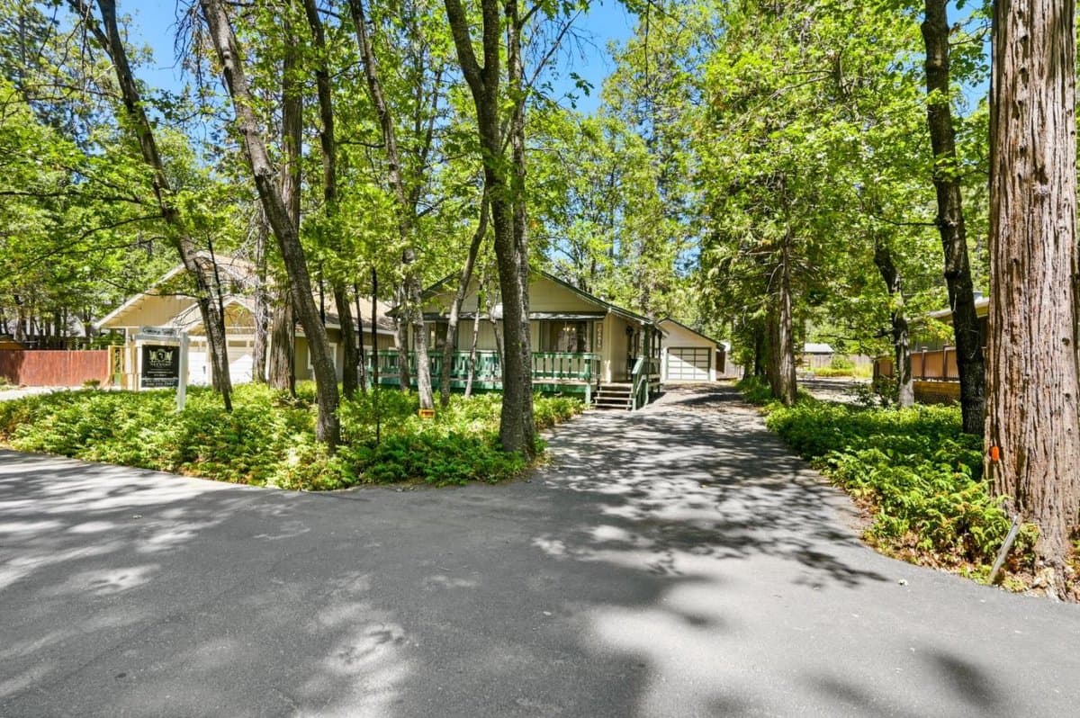 23035 Strauch Drive - Photo 4