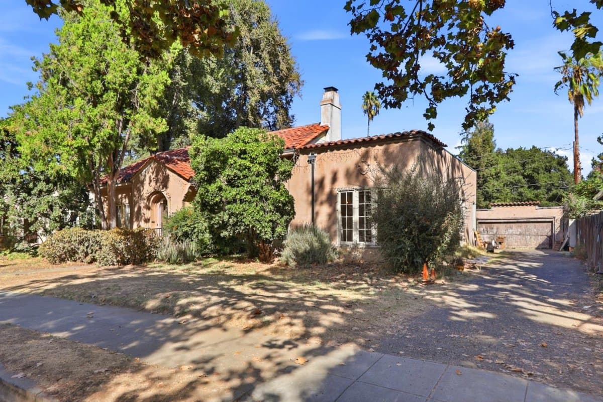 670 South 15th Street - Photo 2