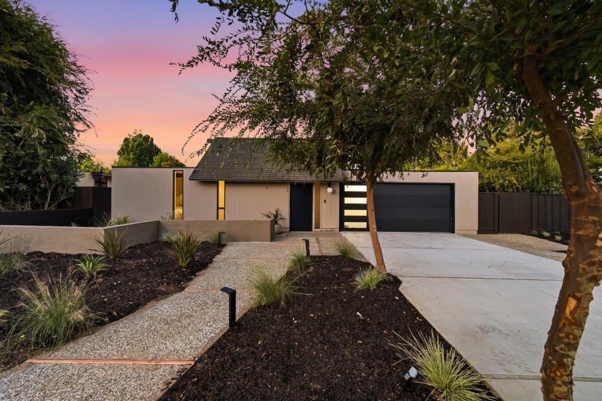 821 Cumberland Drive - Photo 2