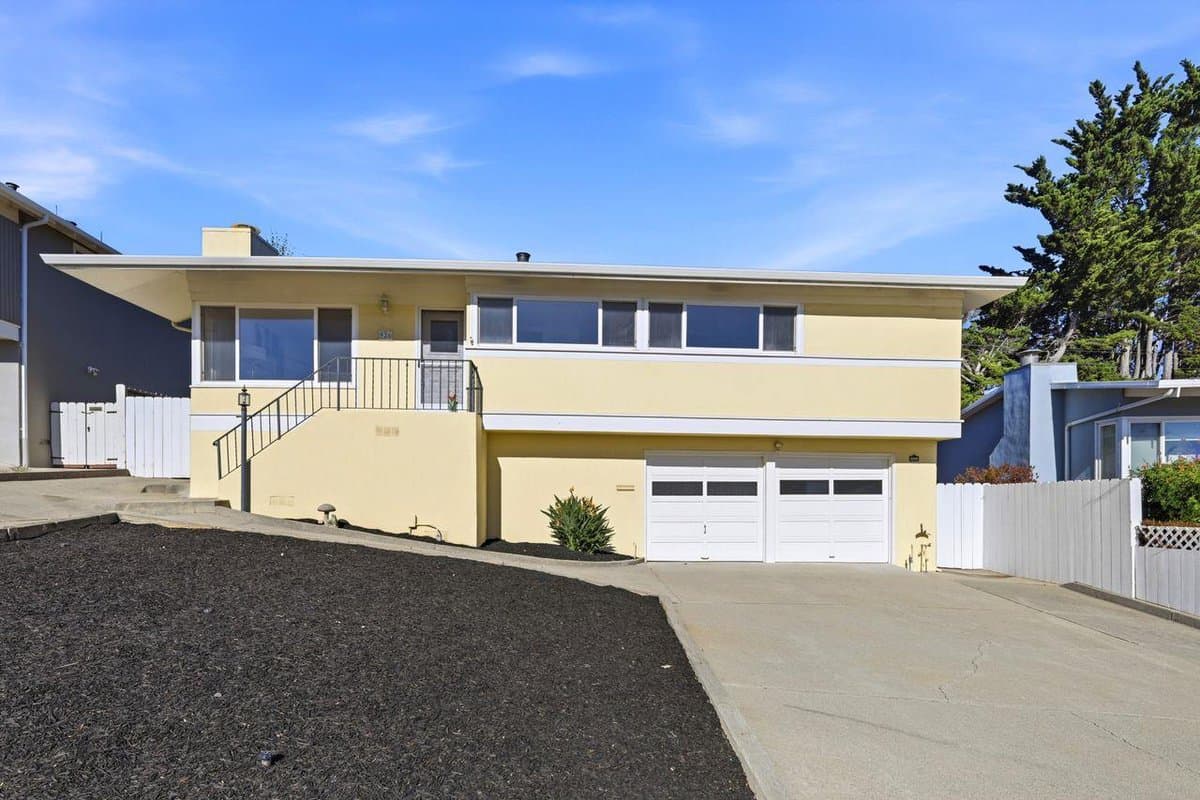 926 Larkspur Drive - Photo 1