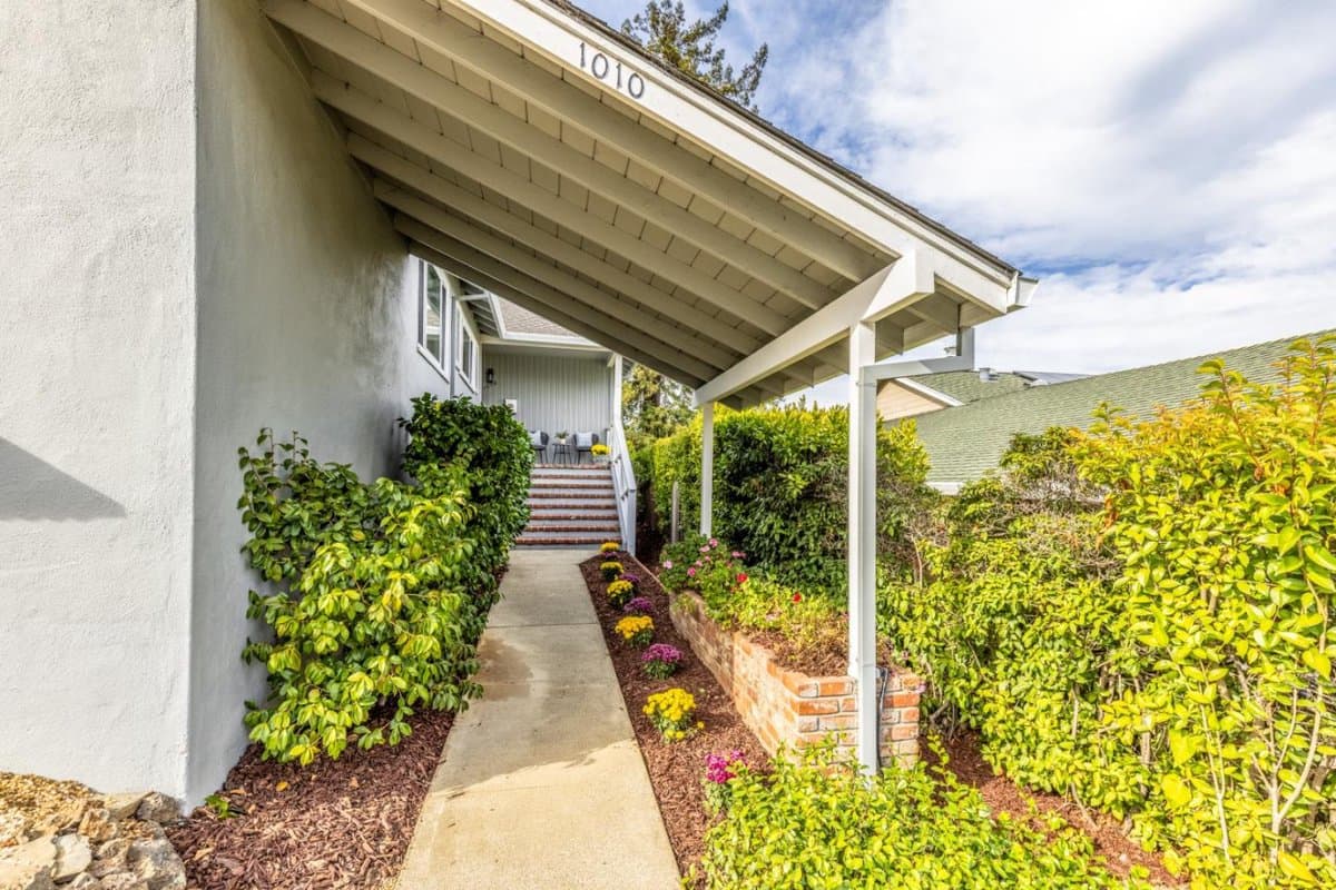 1010 Murchison Drive - Photo 2