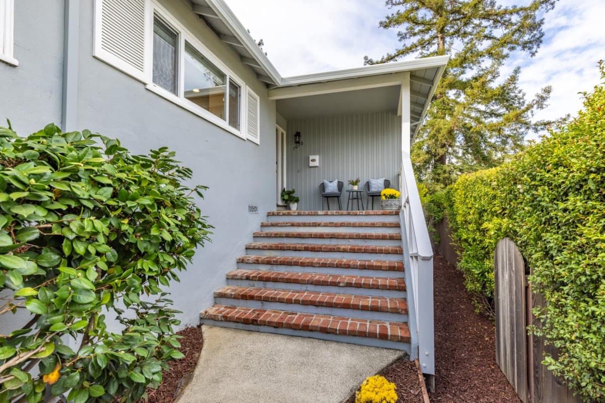 1010 Murchison Drive - Photo 3