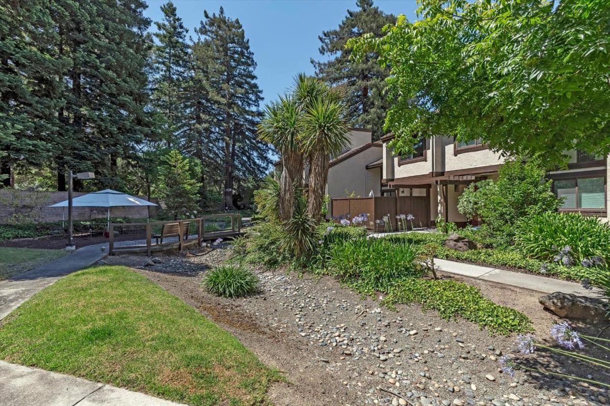 1525 Tyler Park Way - Photo 2