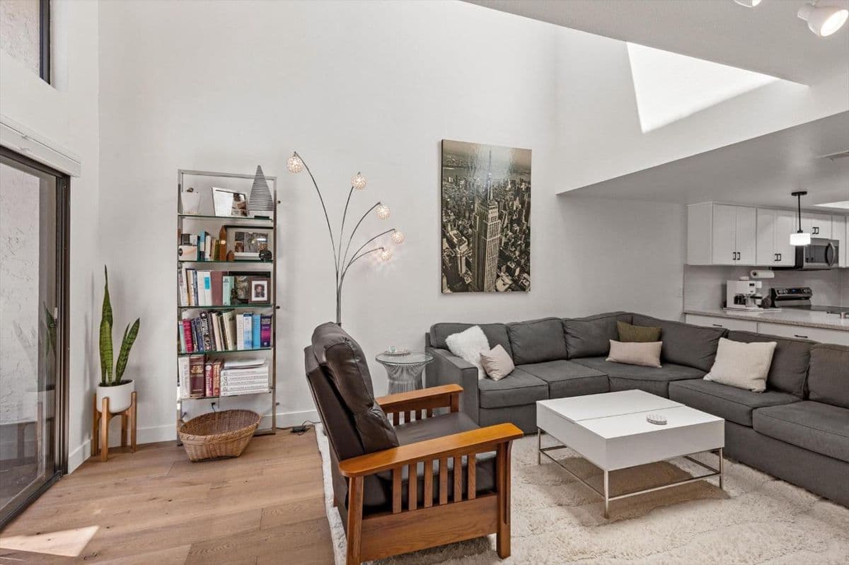 1525 Tyler Park Way - Photo 4