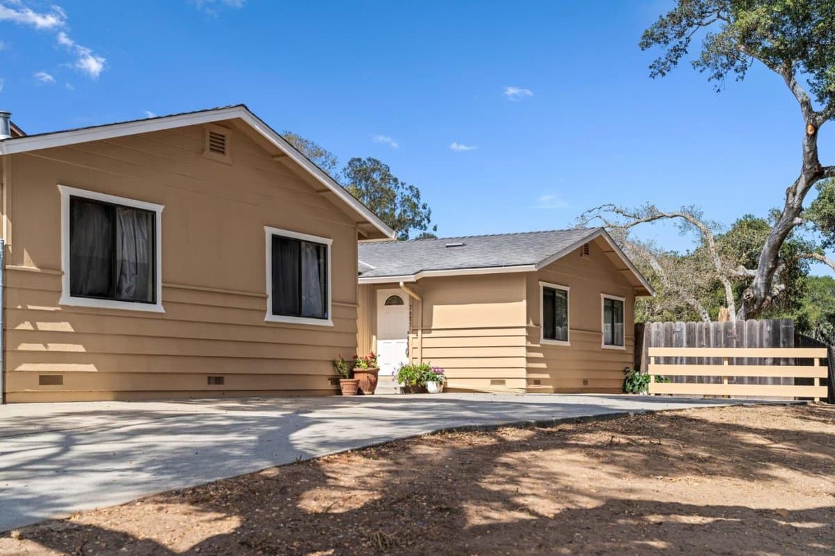 7685-7695 Pine Tree - Photo 1