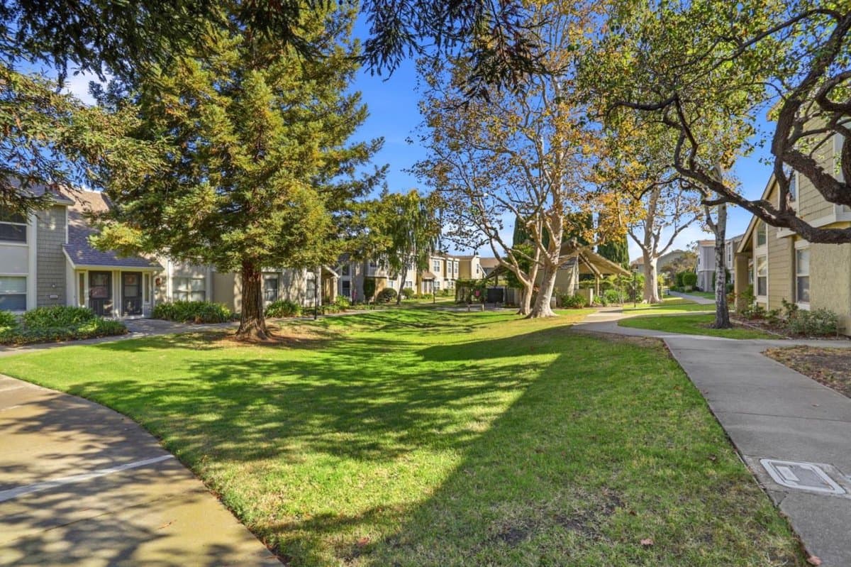2214 Saint Claire Court - Photo 2