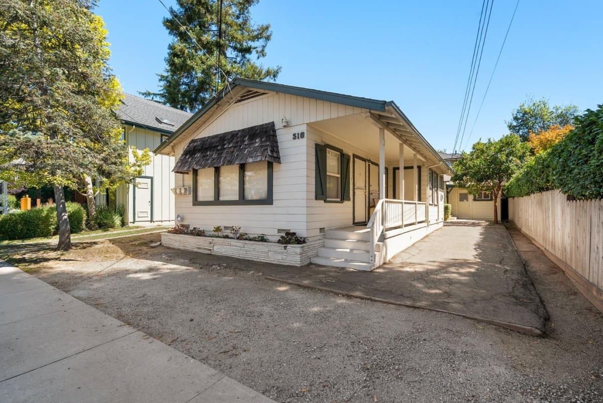 516 Capitola Avenue - Photo 1