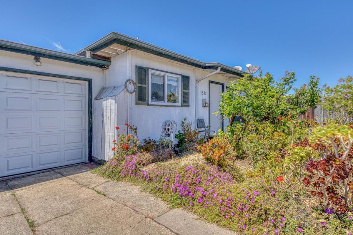 1833 Waring Street - Photo 2