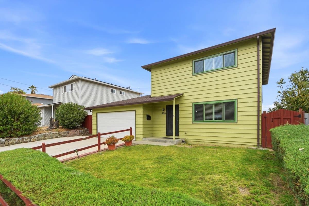 496 Savstrom Way - Photo 2