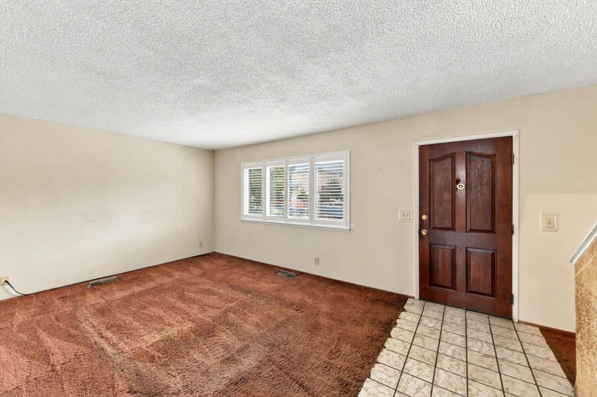 496 Savstrom Way - Photo 3