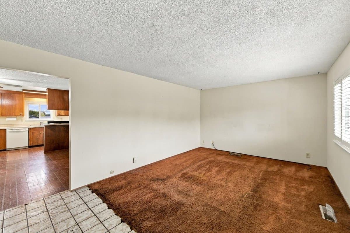 496 Savstrom Way - Photo 4
