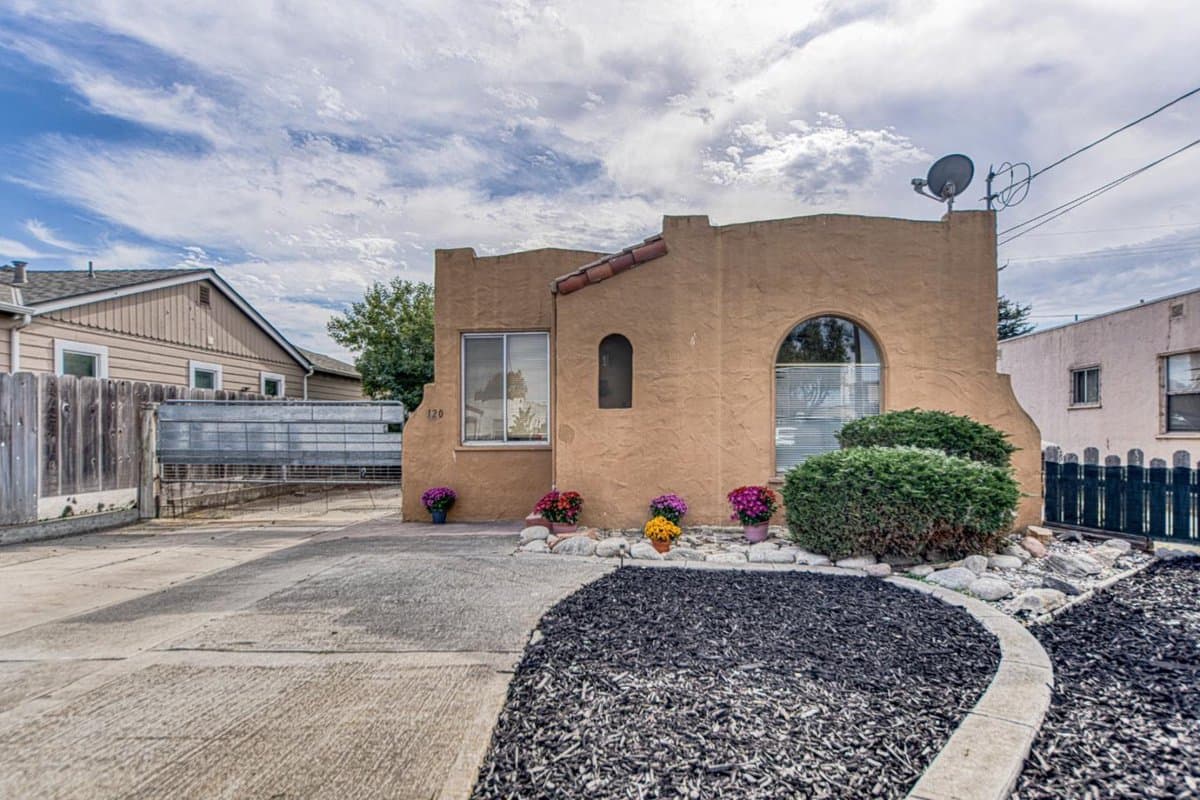 120 Katherine Avenue - Photo 1
