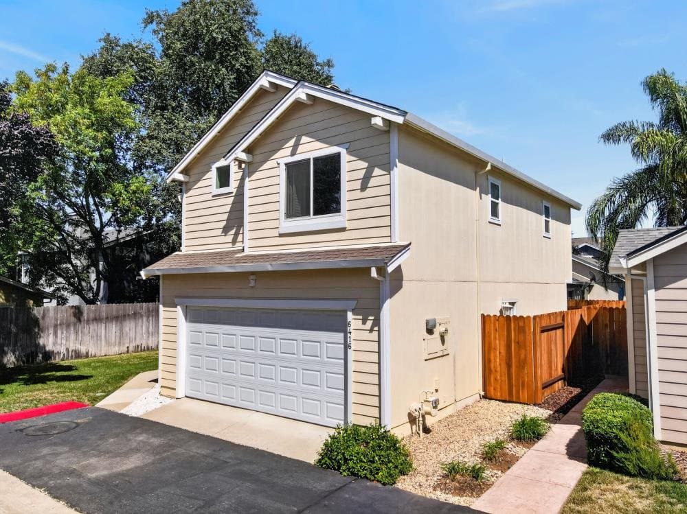 6416 Laguna Mirage Lane - Photo 3