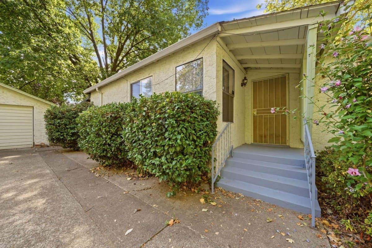 705 Loma Street - Photo 2