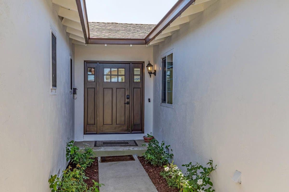 750 Almeria Drive - Photo 3