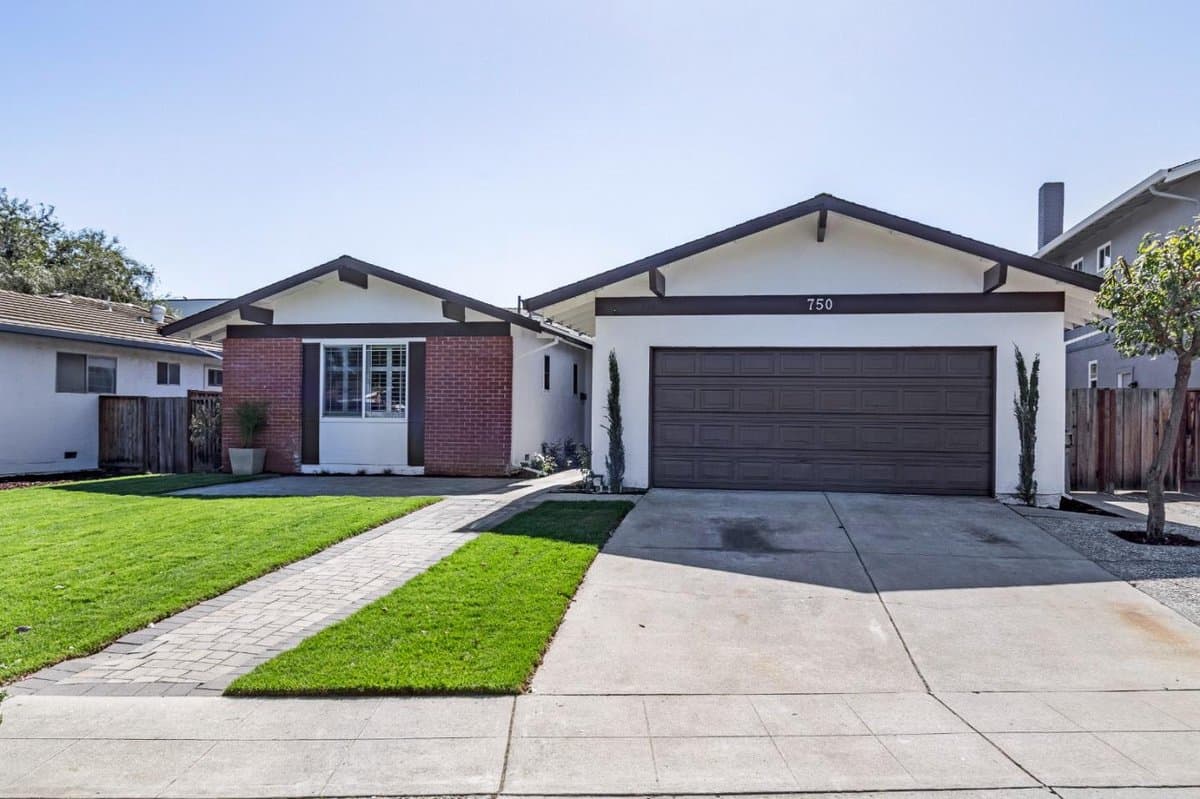 750 Almeria Drive - Photo 4