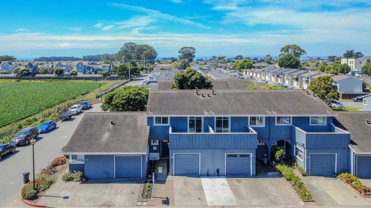 1044 Suzanne Court - Photo 3