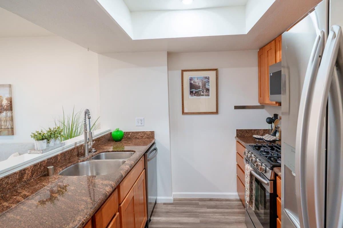 1044 Suzanne Court - Photo 5