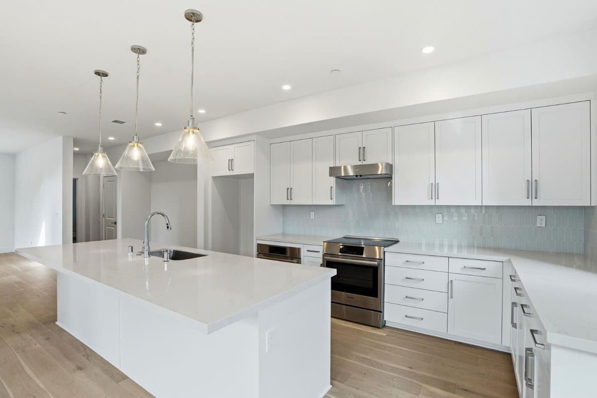 100 Oak Circle - Photo 1