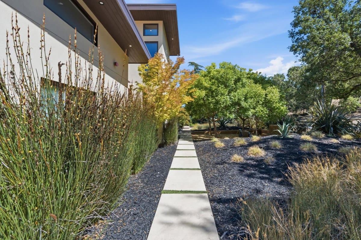 12271 Hilltop Drive - Photo 3