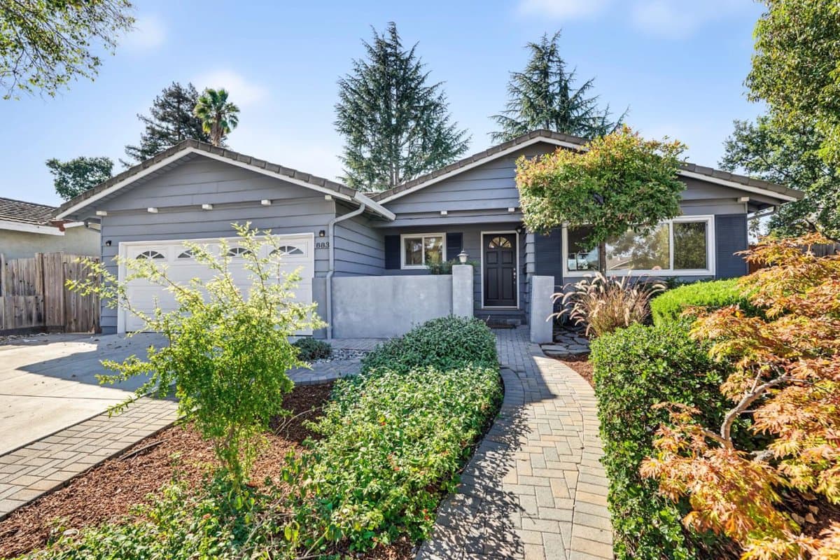 883 Roble Drive - Photo 2