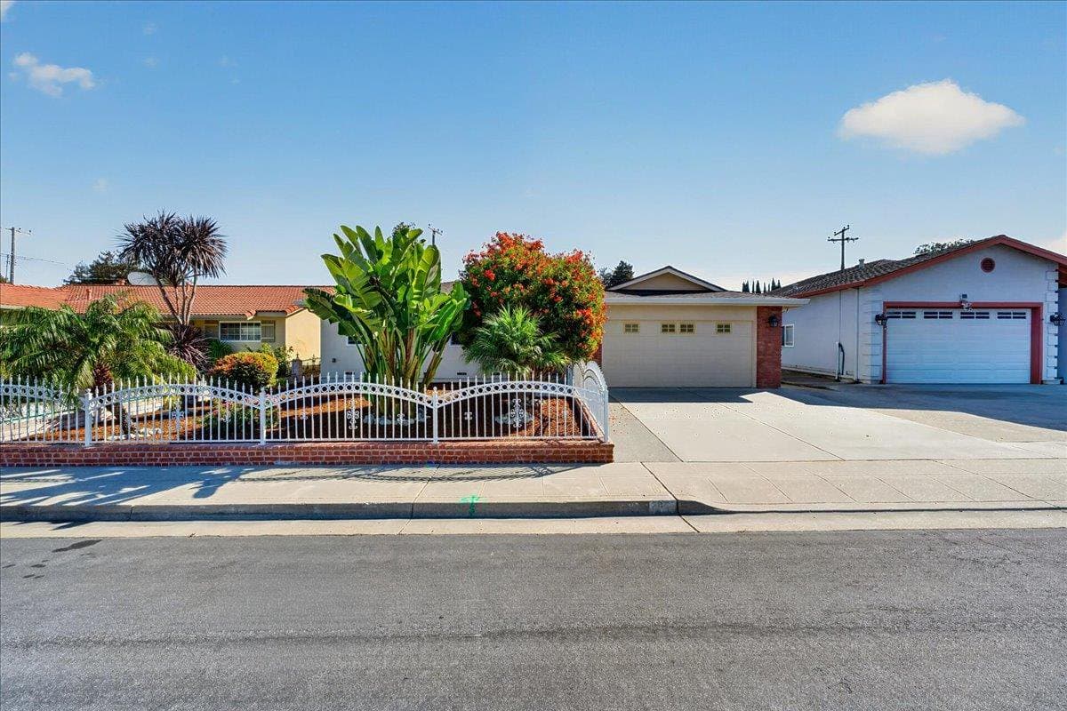 2057 El Capitan Avenue - Photo 2