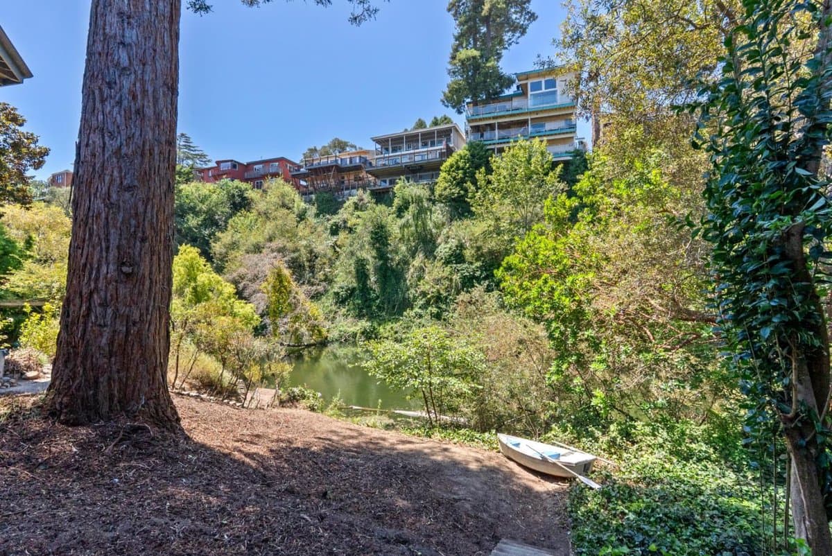 525 Riverview Drive - Photo 2