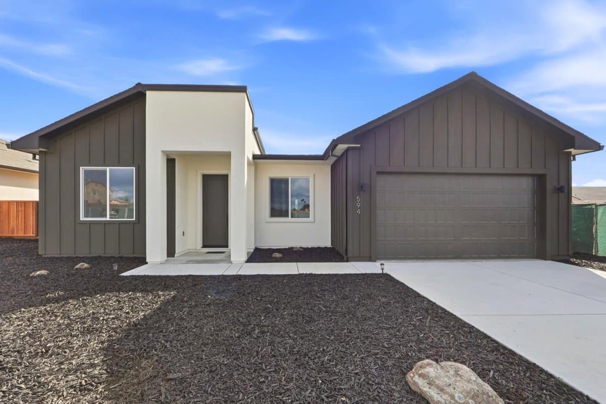 594 Fulton Way - Photo 1