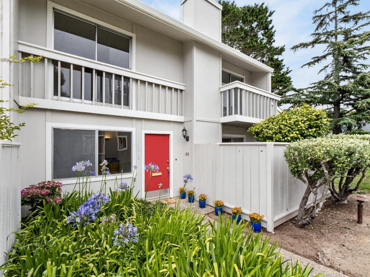 1610 Dolphin Drive - Photo 2