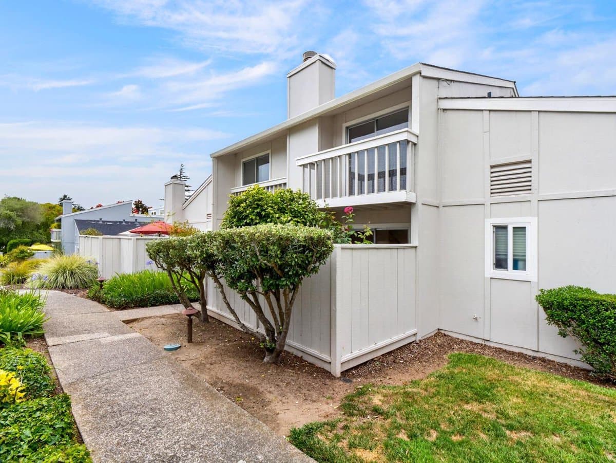 1610 Dolphin Drive - Photo 3