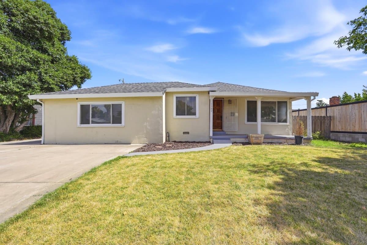 2362 Princeton Avenue - Photo 1