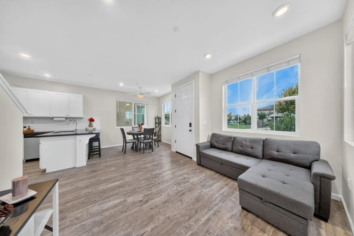 1180 Julia Circle - Photo 2