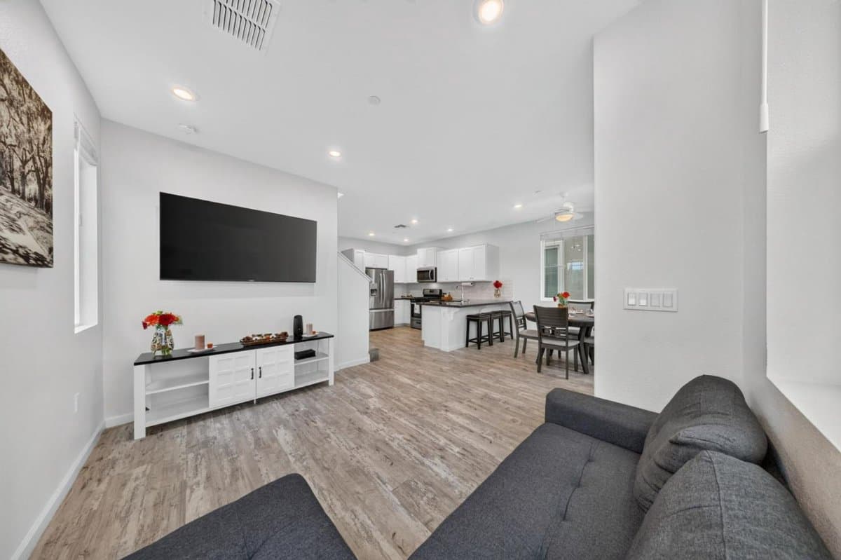 1180 Julia Circle - Photo 3