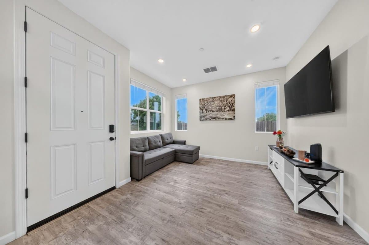 1180 Julia Circle - Photo 5