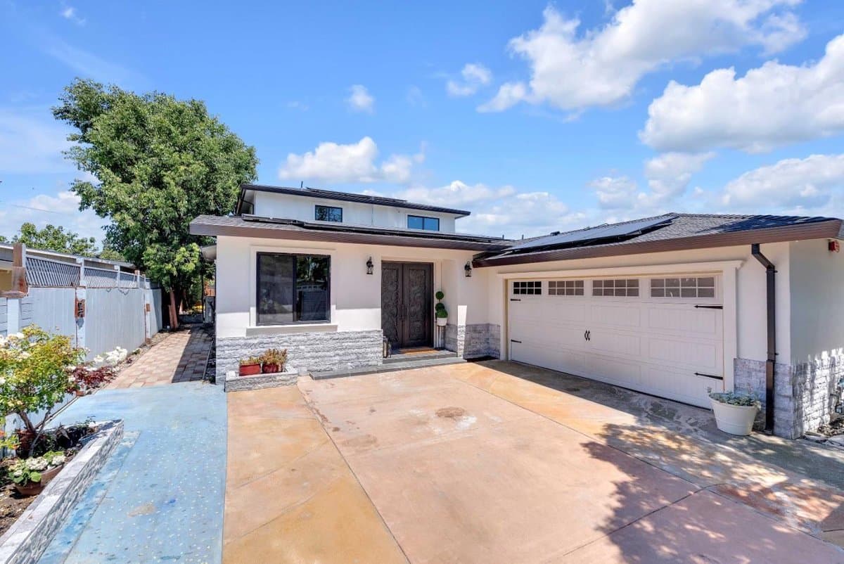 727 Lakehaven Drive - Photo 2