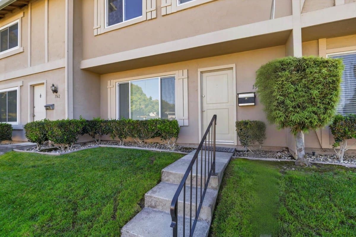 1556 Clear Lake Avenue - Photo 4