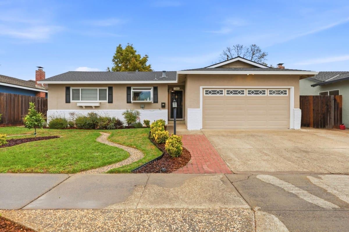 761 La Alondra Way - Photo 1