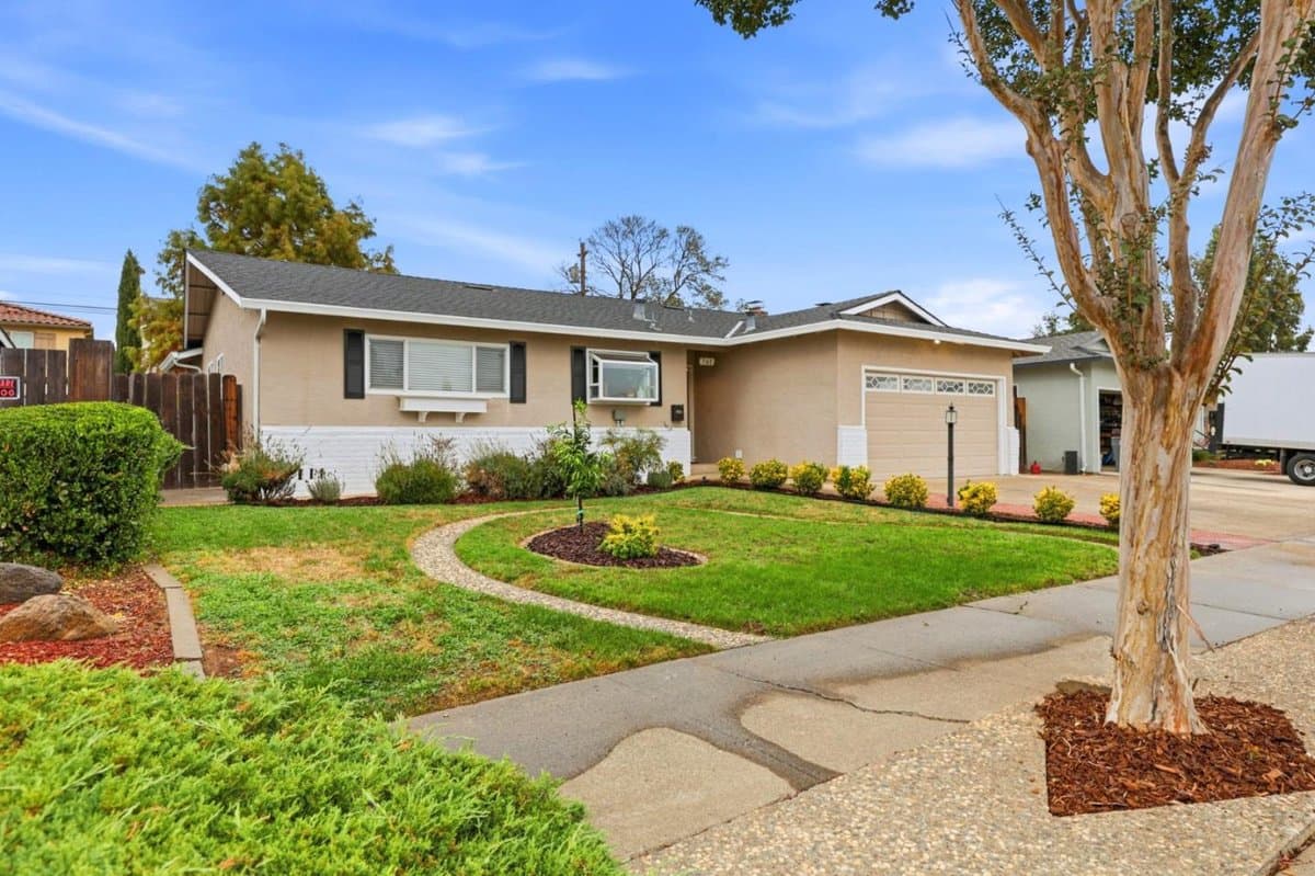761 La Alondra Way - Photo 3