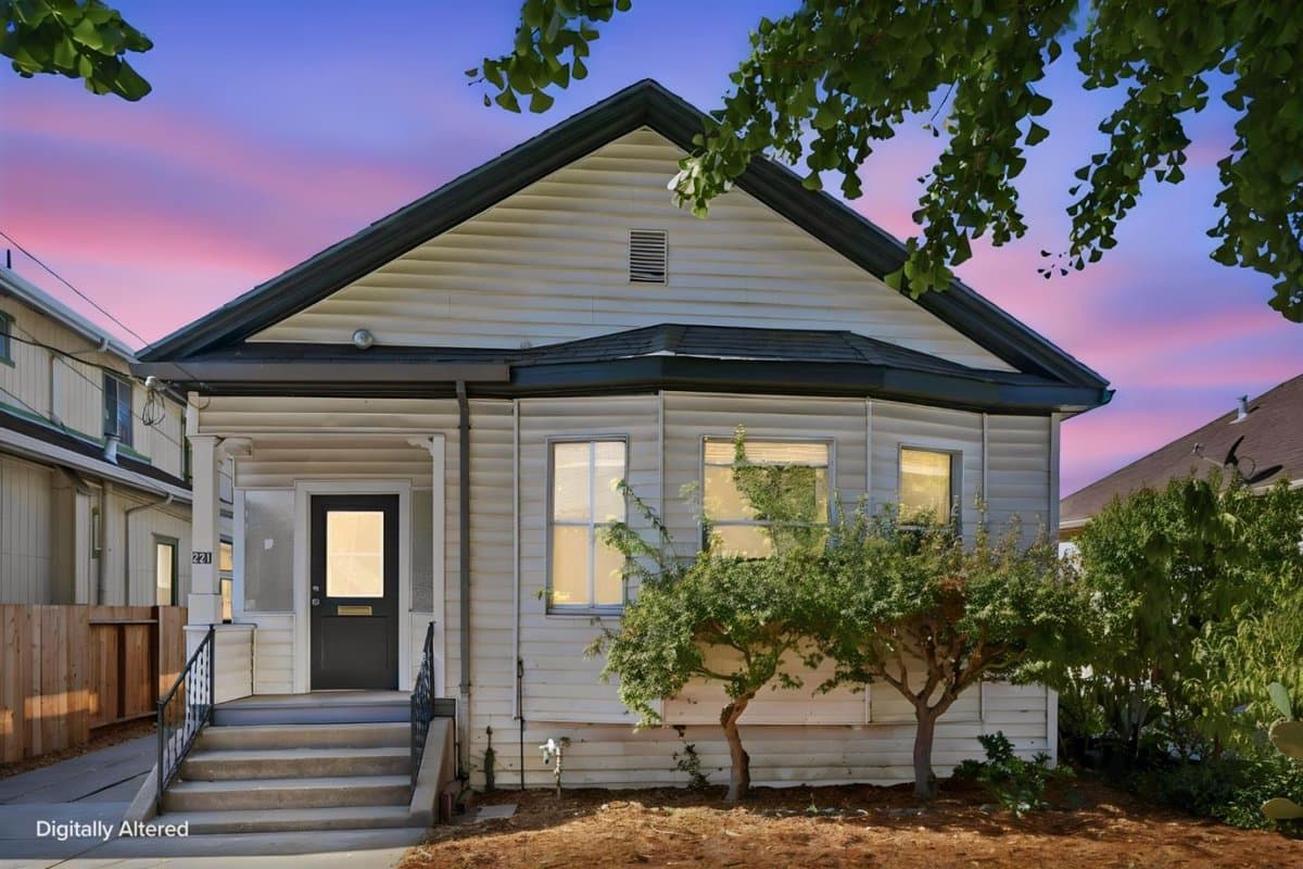 221 North Delaware Street - Photo 2