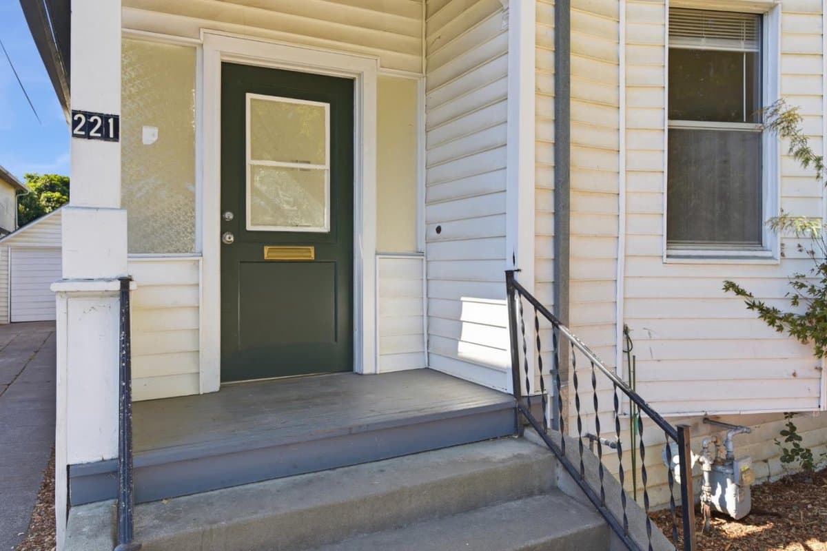 221 North Delaware Street - Photo 4